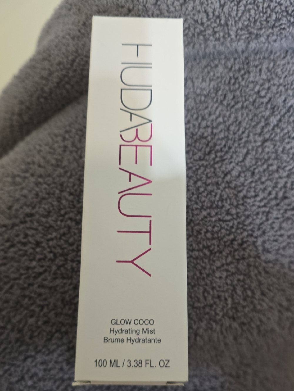 HUDA BEAUTY Glow Coco Hydrating Mist – White & Pink Box